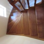Golden oak colour beech staircase, with risers - Scari din lemn Suceava scari-interioare-din-lemn-suceava-img_3115