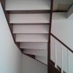 Beech staircase stained mahogany and white - Scari din lemn Suceava Beech staircase stained mahogany and white 2