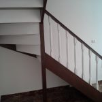 Beech staircase stained mahogany and white - Scari din lemn Suceava Beech staircase stained mahogany and white 1