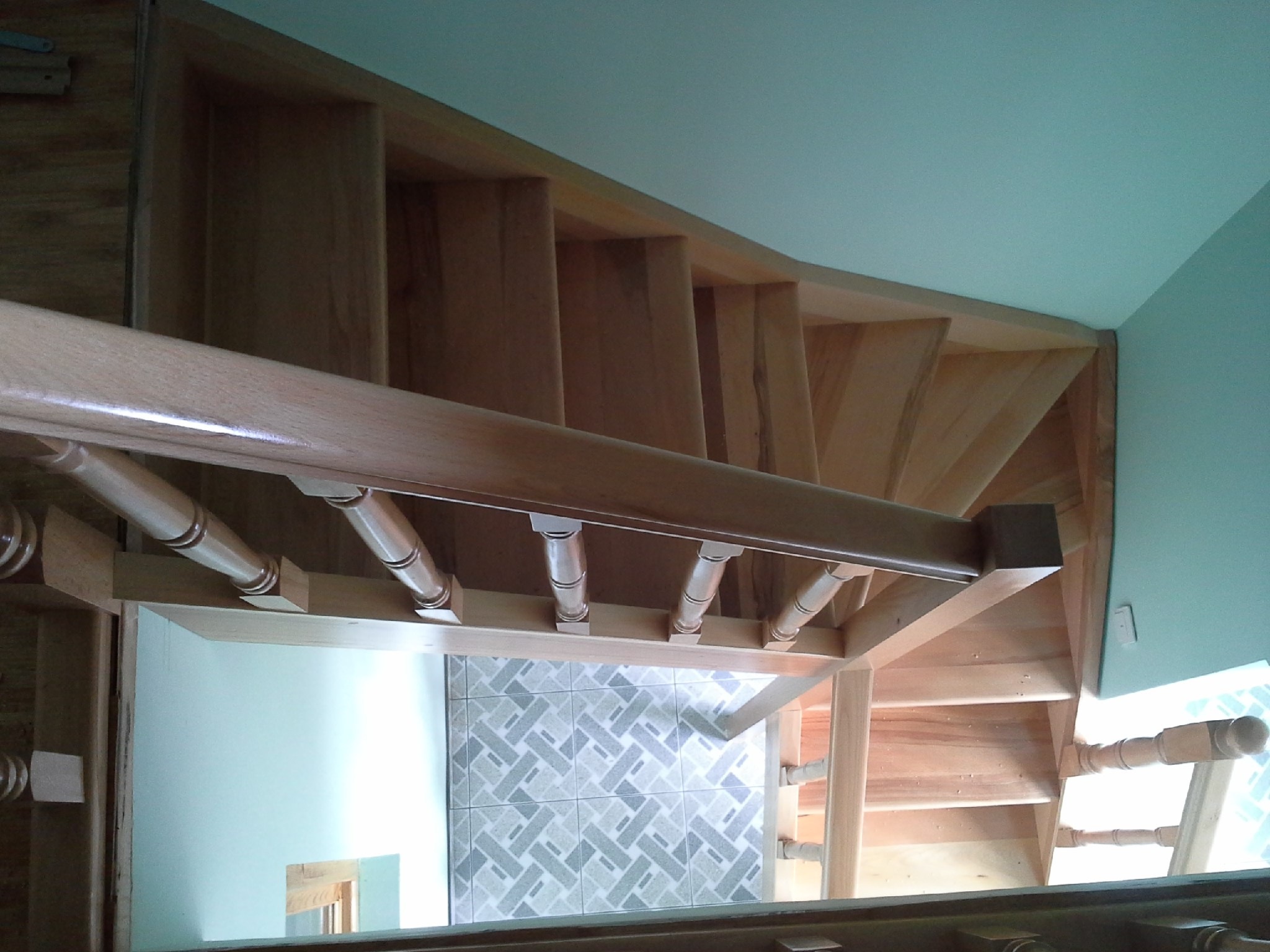Scari pe vanguri de lemn - Natural beech staircase with risers