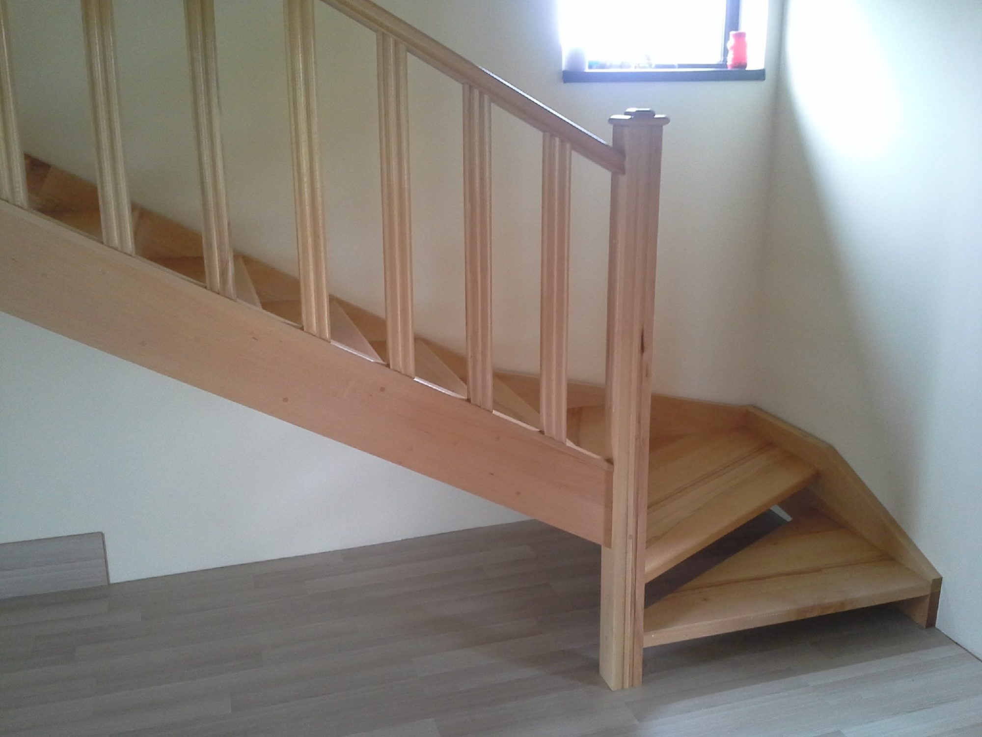 Scari pe vanguri de lemn - Natural beech staircase without risers 1