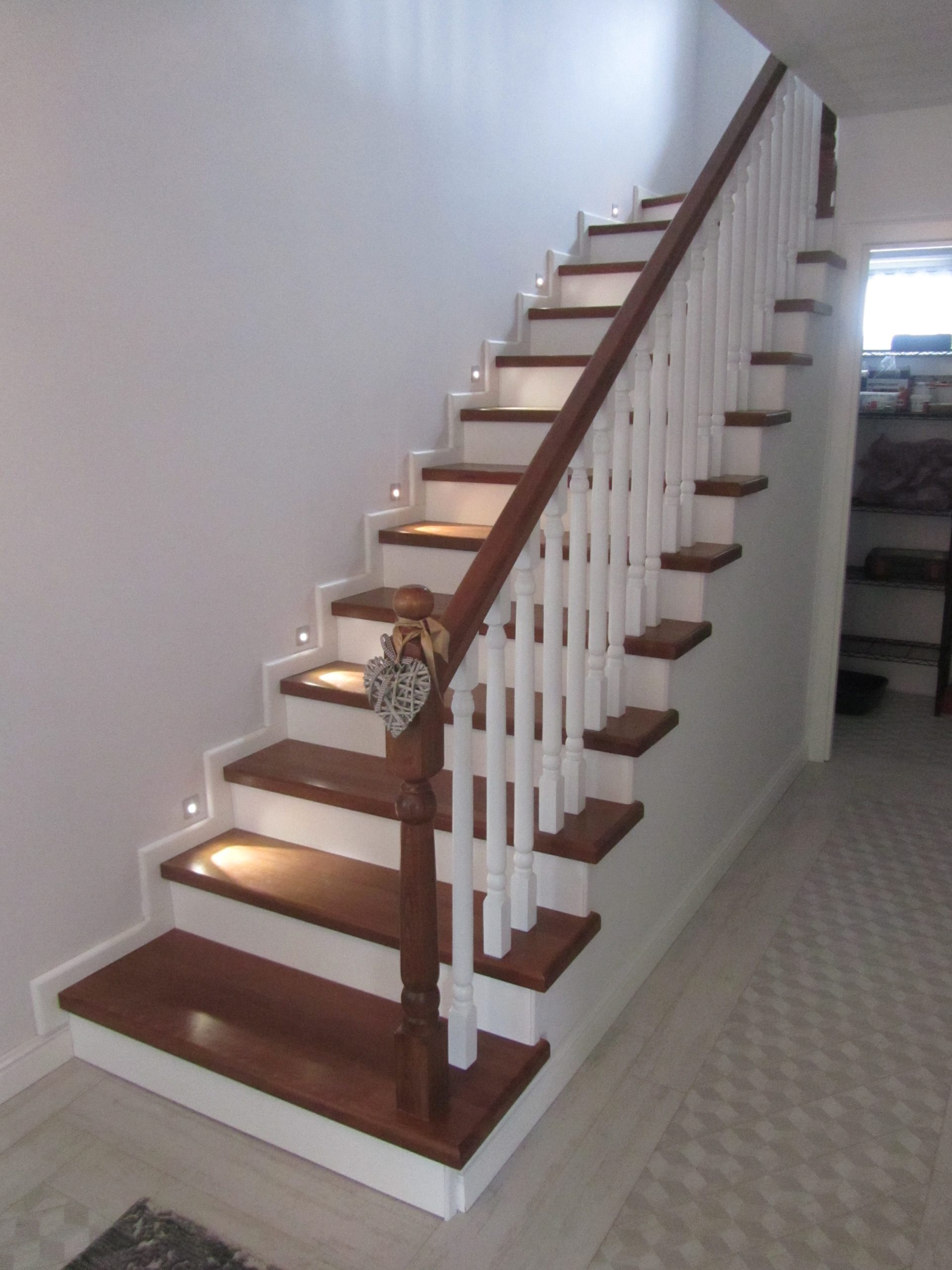 Staircase covering in beech wood - Scari din lemn Suceava Staircase covering in beech wood - Concrete or metal covering
