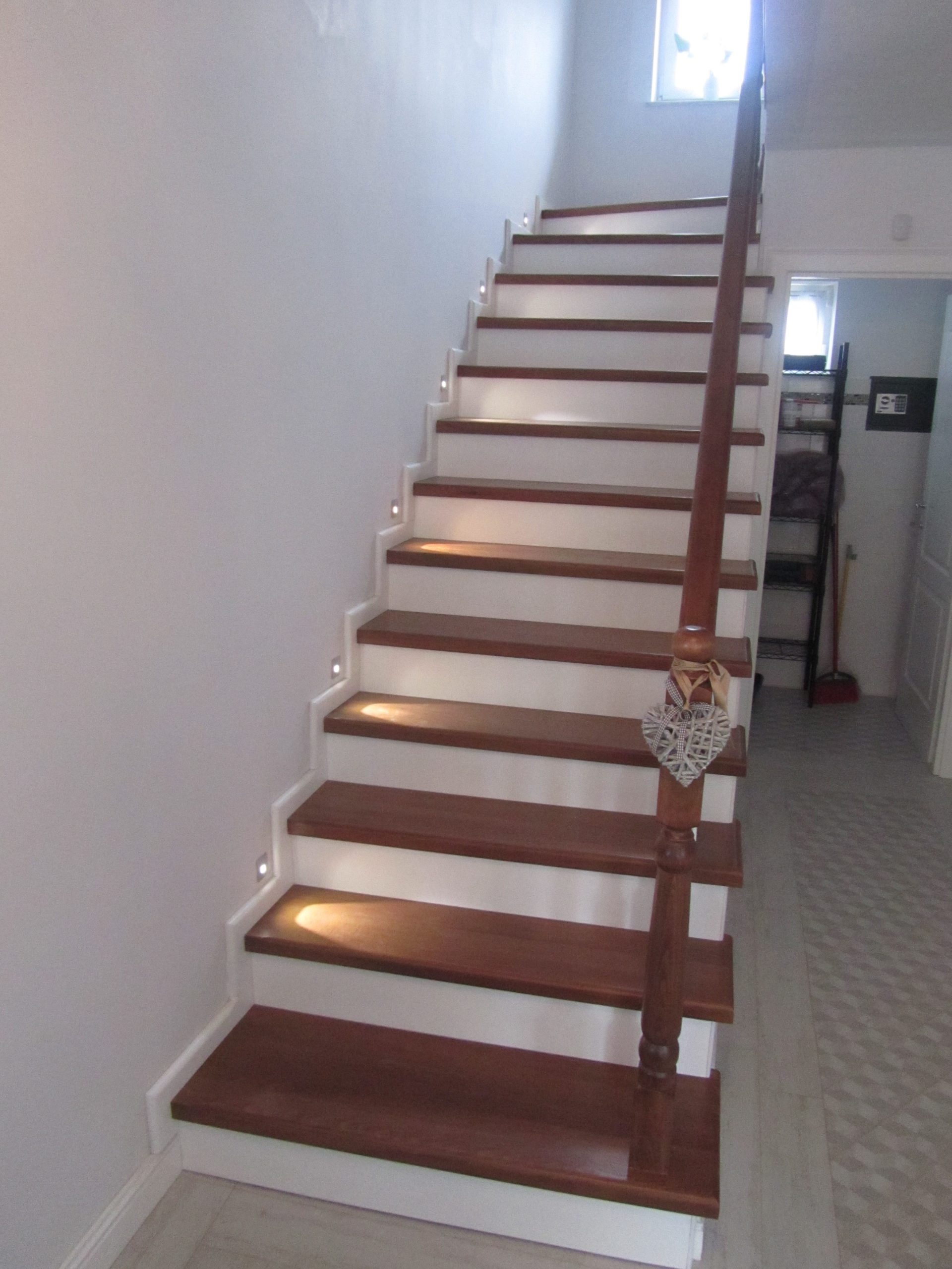 Staircase covering in beech wood - Scari din lemn Suceava Staircase covering in beech wood - Concrete or metal covering