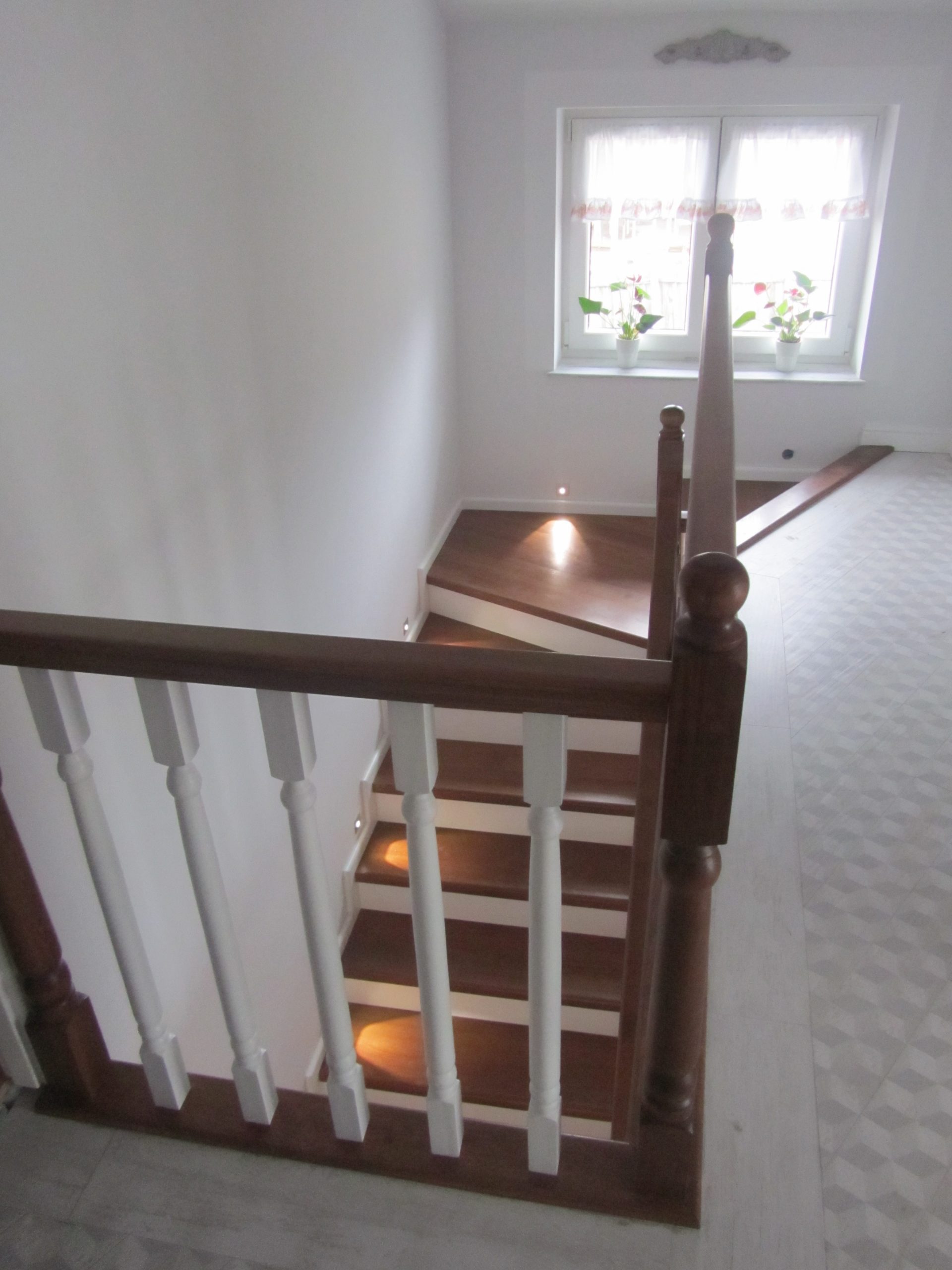 Staircase covering in beech wood - Scari din lemn Suceava Staircase covering in beech wood - Concrete or metal covering
