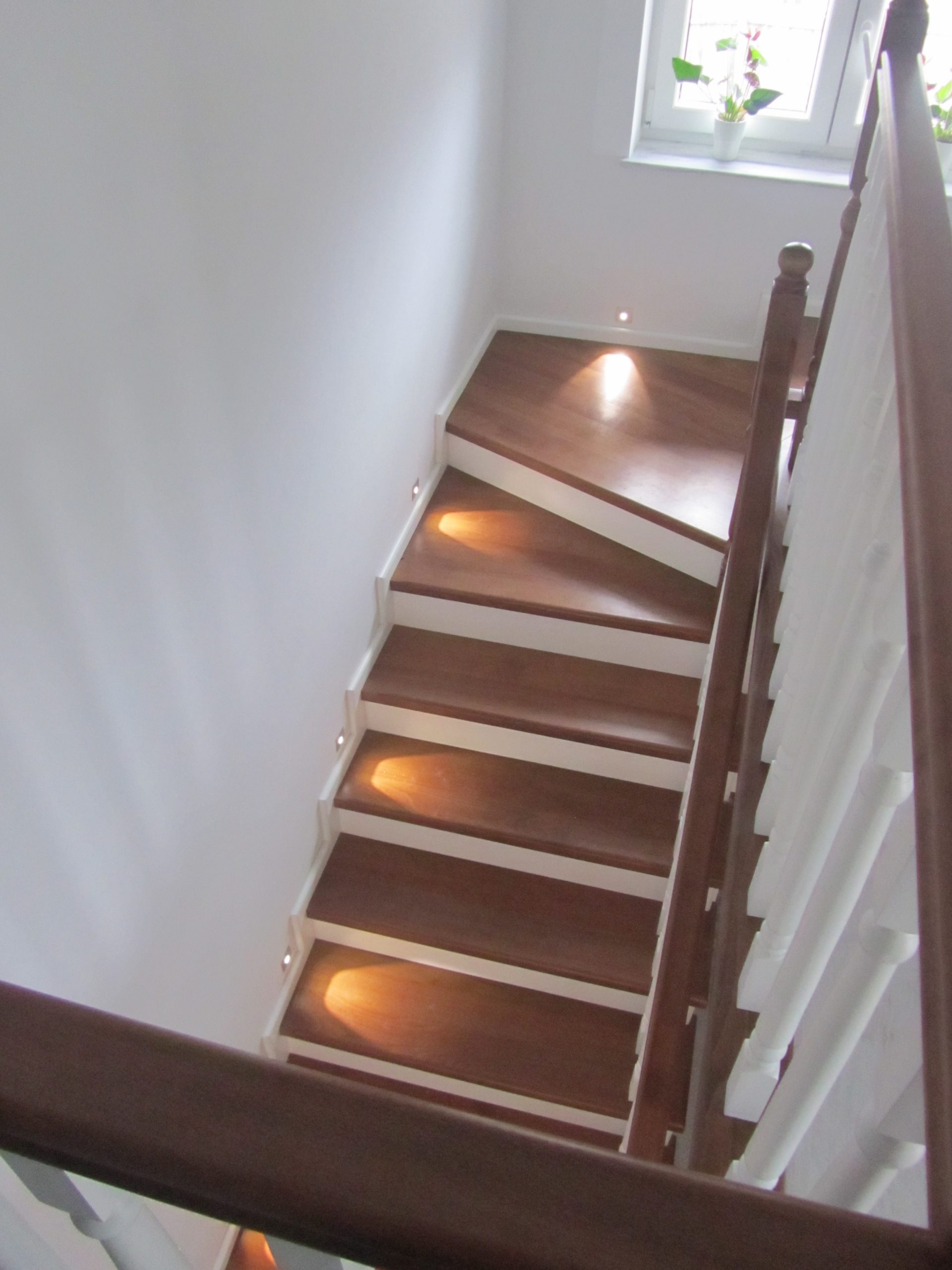 Staircase covering in beech wood - Scari din lemn Suceava Staircase covering in beech wood - Concrete or metal covering