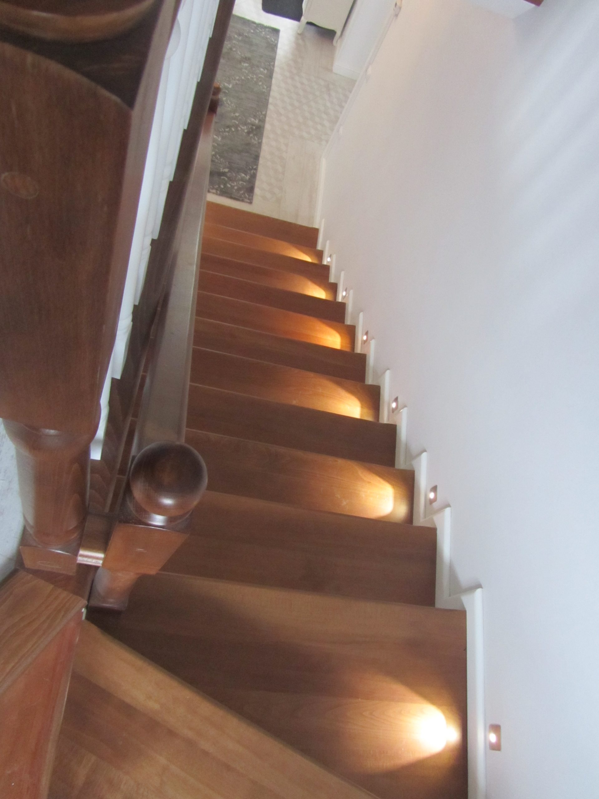 Staircase covering in beech wood - Scari din lemn Suceava Staircase covering in beech wood - Concrete or metal covering