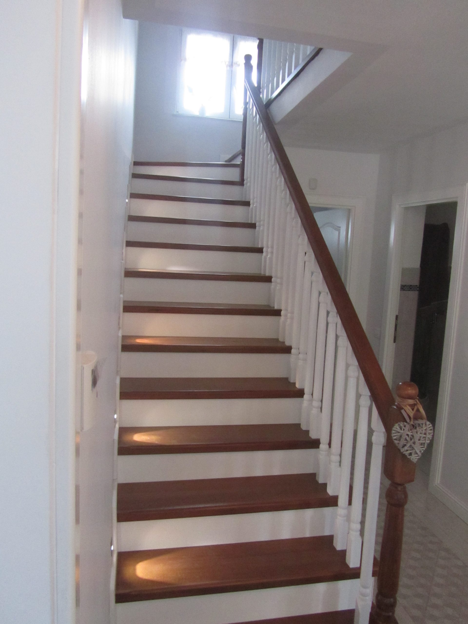 Staircase covering in beech wood - Scari din lemn Suceava Staircase covering in beech wood - Concrete or metal covering